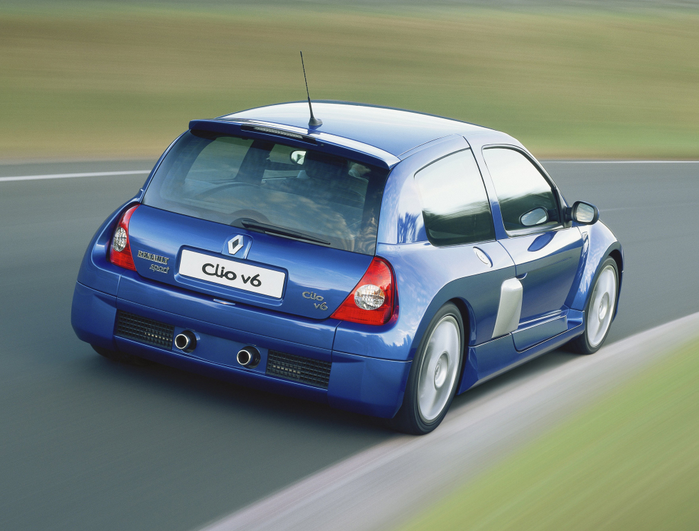 RENAULT CLIO V6 - La dernière vraie citadine de compétition du losange.