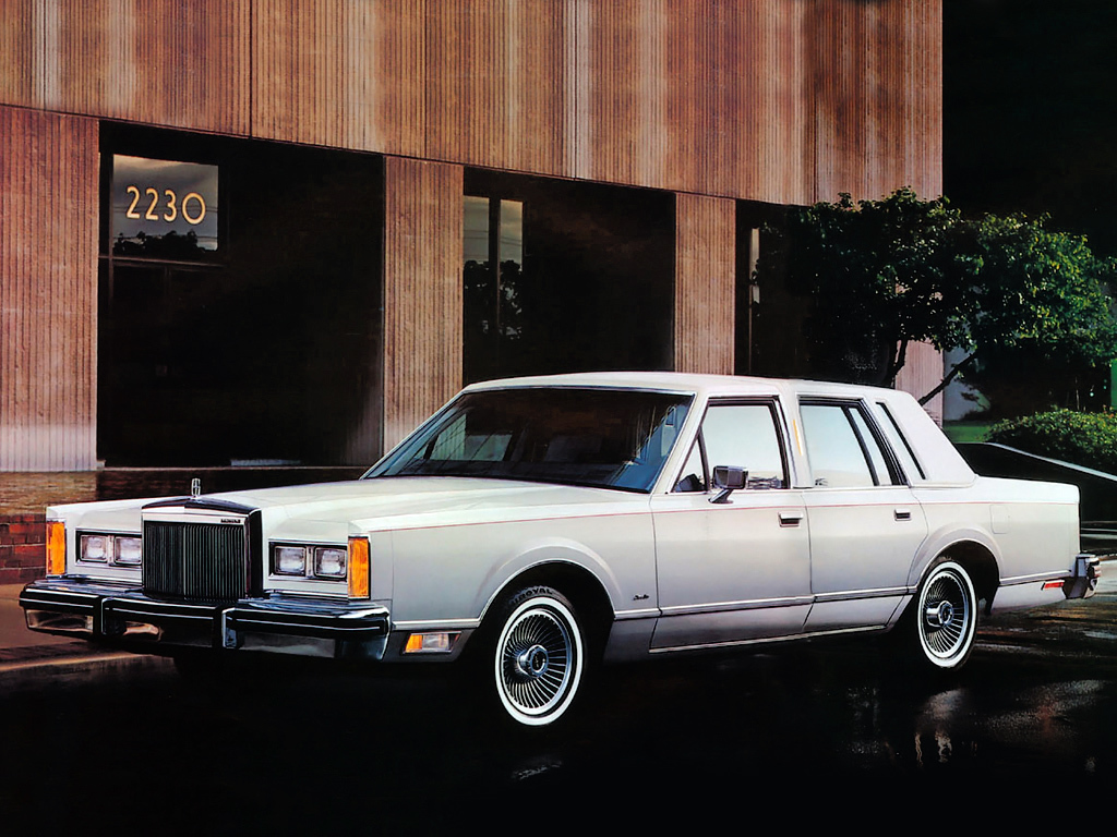 LINCOLN TOWN CAR The Last Big American Sedan