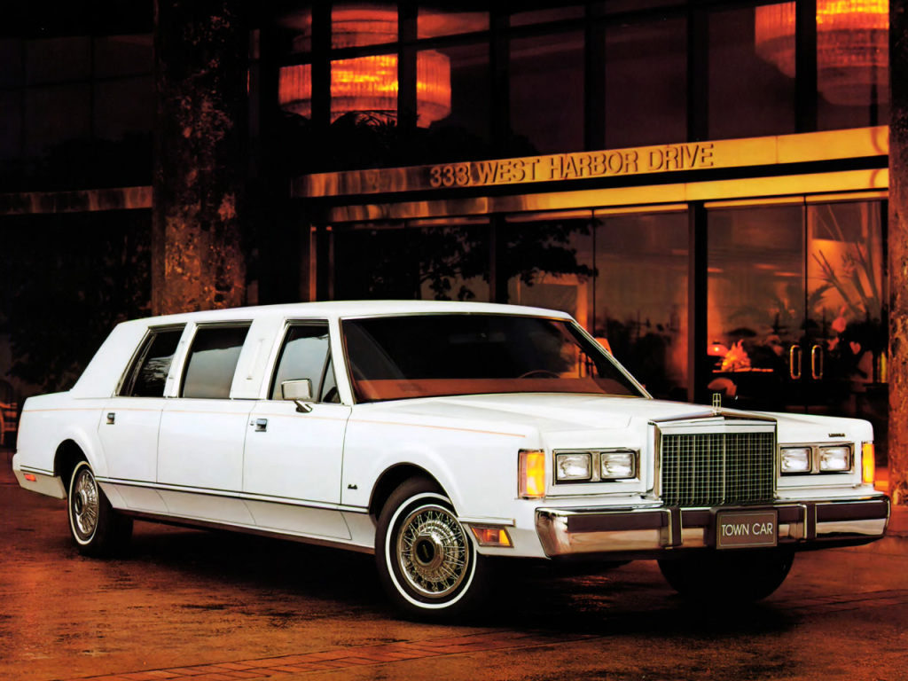 LINCOLN TOWN CAR The Last Big American Sedan