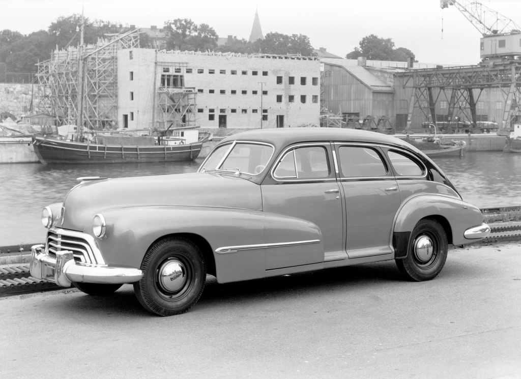 OLDSMOBILE 1946 – 1947 - Retour à la Vie Civile.