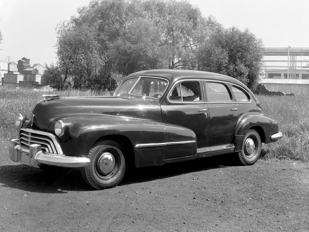 OLDSMOBILE 1946 – 1947 - Retour à la Vie Civile.