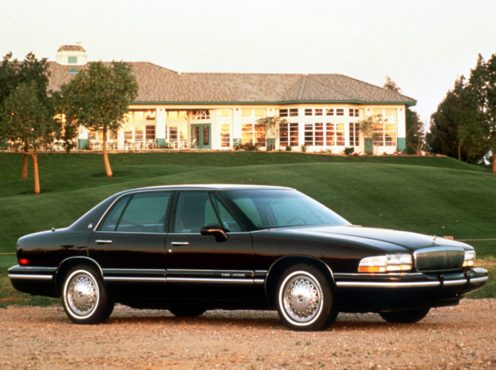 BUICK PARK AVENUE - Luxe américain en taille européenne.