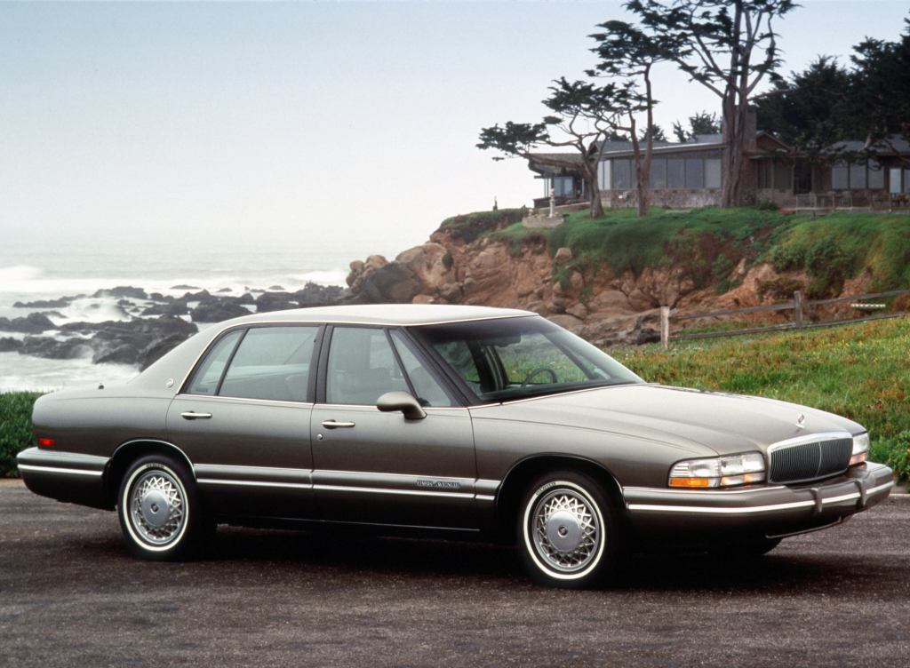 BUICK PARK AVENUE - Luxe américain en taille européenne.