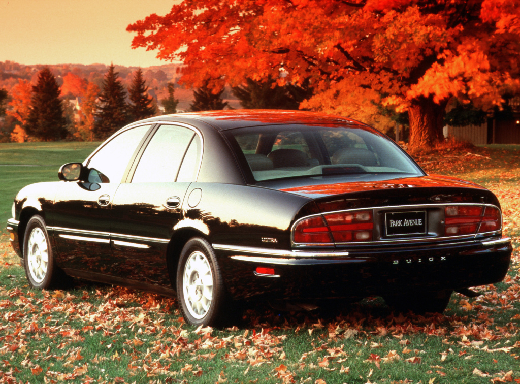 BUICK PARK AVENUE - Luxe américain en taille européenne.