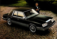 CHRYSLER LE BARON - Américaine à la sauce japono-européenne.