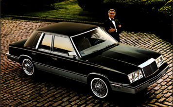 CHRYSLER LE BARON - Américaine à la sauce japono-européenne.