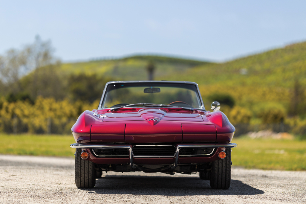 CHEVROLET CORVETTE C2 - La naissance du requin.