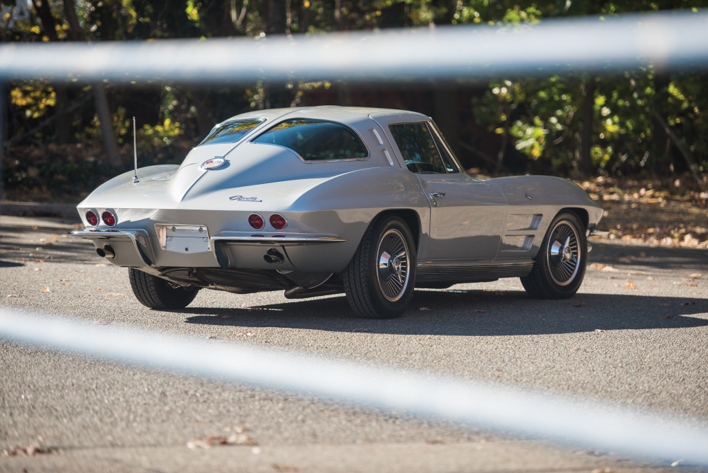 CHEVROLET CORVETTE C2 - La naissance du requin.