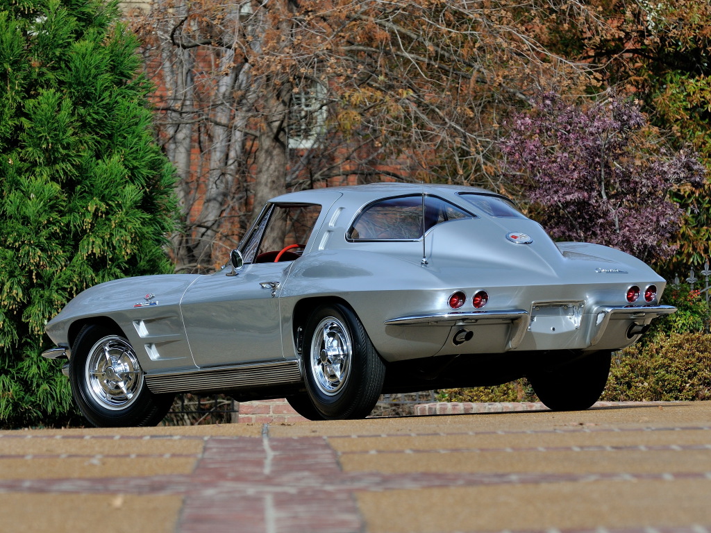 CHEVROLET CORVETTE C2 - La naissance du requin.