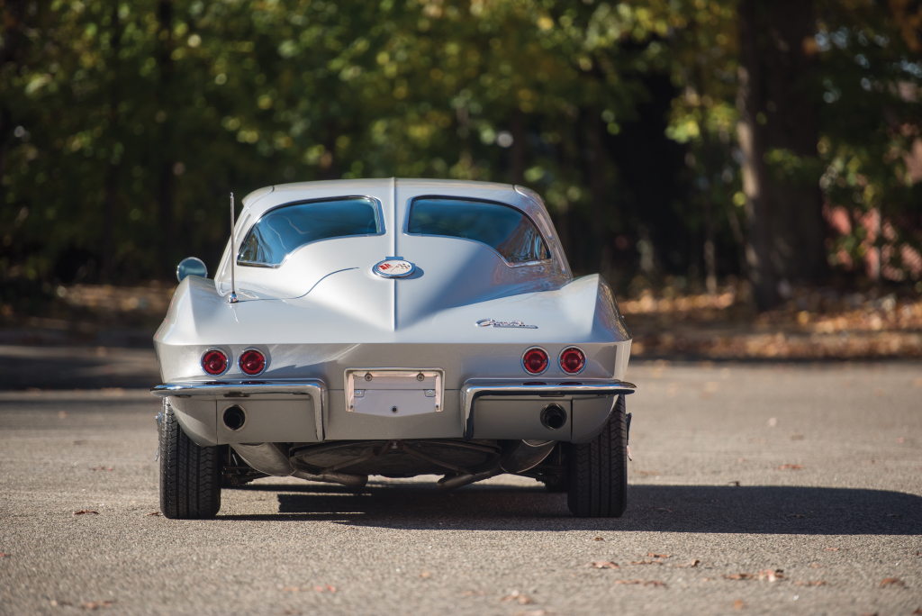 CHEVROLET CORVETTE C2 - La naissance du requin.