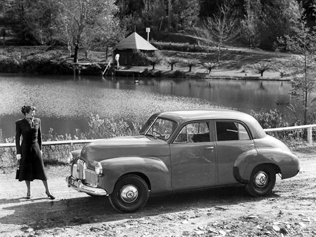 HOLDEN 48/215 et FJ - Les aventures de GM au pays des kangourous.