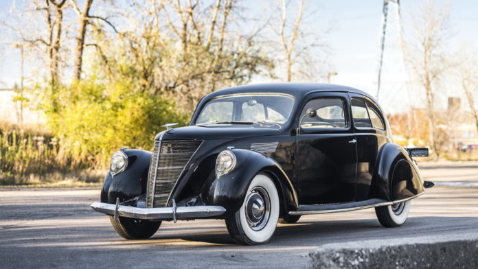 LINCOLN ZEPHYR - La première Lincoln « populaire ».