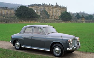 ROVER P4 - Chapeau melon sur quatre roues.