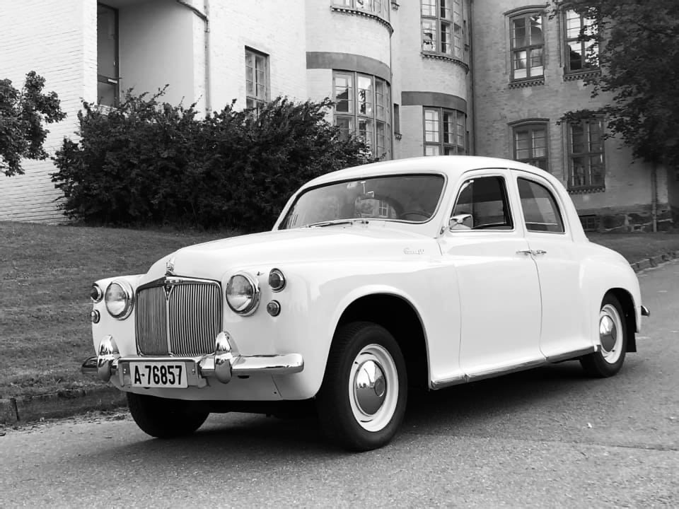 ROVER P4 - Chapeau melon sur quatre roues.