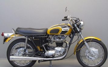 TRIUMPH BONNEVILLE - Des deux côtés de l'Atlantique.