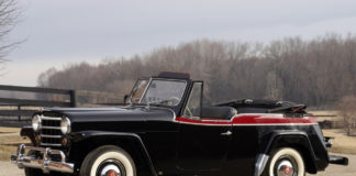 WILLYS CJ2 JEEPSTER - Jeep en tenue de plage