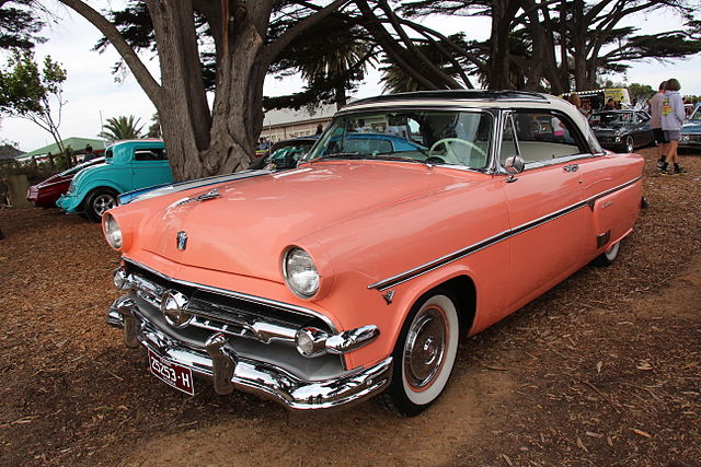 FORD CRESTLINE SKYLINER 1954 - Sous le soleil de l'Amérique.