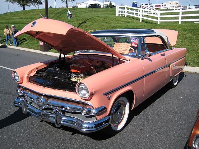 FORD CRESTLINE SKYLINER 1954 - Sous le soleil de l'Amérique.