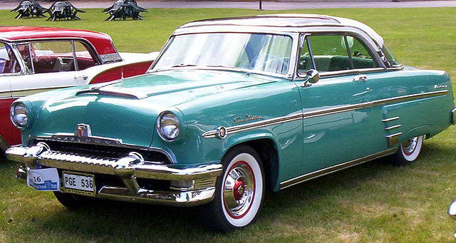 FORD CRESTLINE SKYLINER 1954 - Sous le soleil de l'Amérique.