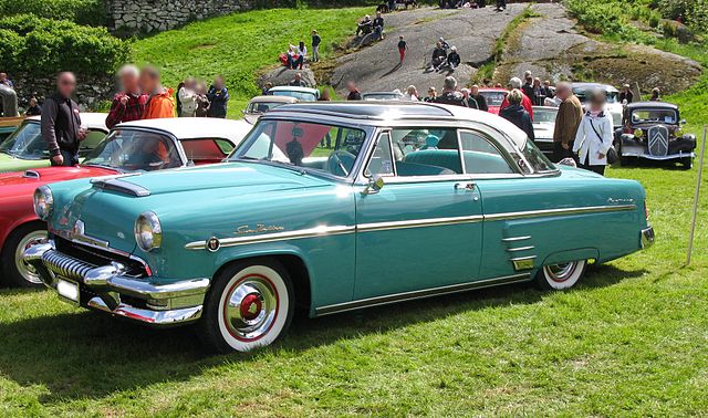 FORD CRESTLINE SKYLINER 1954 - Sous le soleil de l'Amérique.