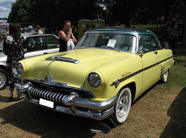 FORD CRESTLINE SKYLINER 1954 - Sous le soleil de l'Amérique.