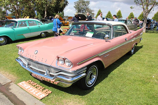 CHRYSLER 1957 - L'apothéose du style Exner.