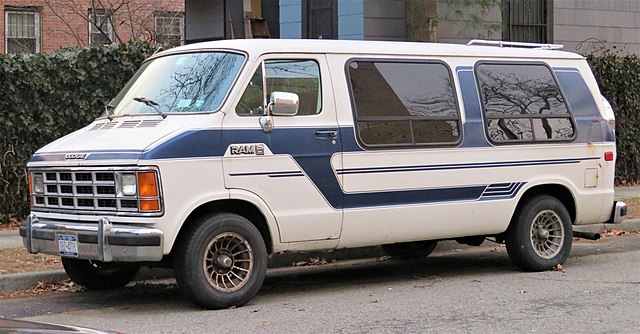 DODGE B-SERIES - Vétéran américain multi-fonctions.