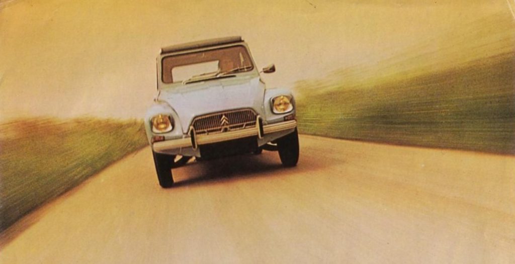 CITROËN DYANE - Dans l'ombre de la « Deudeuche ».