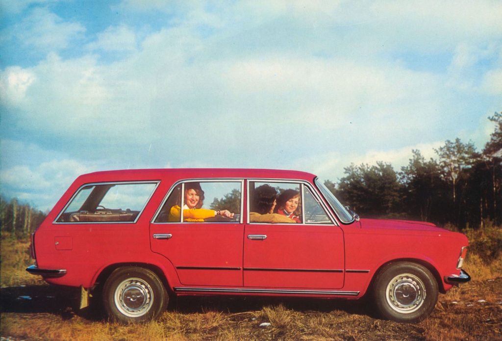 POLSKI-FIAT 125P - Une nouvelle ère pour l'industrie automobile polonaise.