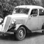 RENAULT CELTAQUATRE - Losange contre Chevrons.