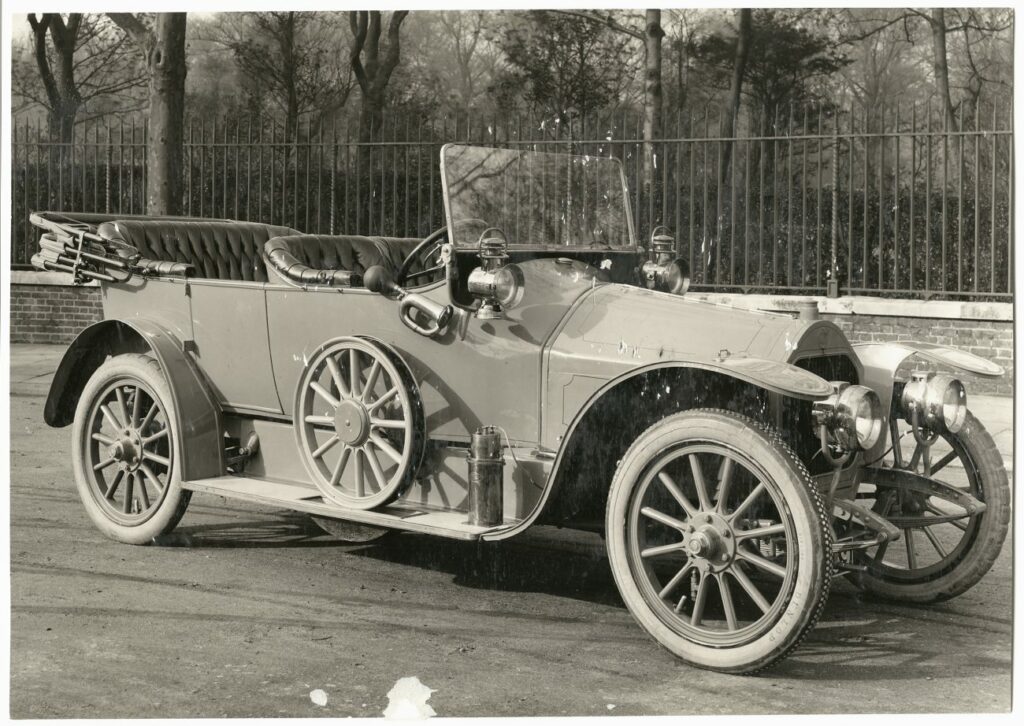 DARRACQ - Pionnier et étoile filante de l'automobile française.
